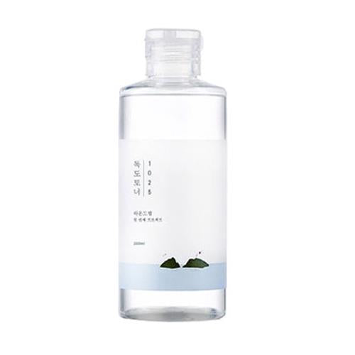 Revitalizing skin care mask in 100ml container in jar container on plain white background
