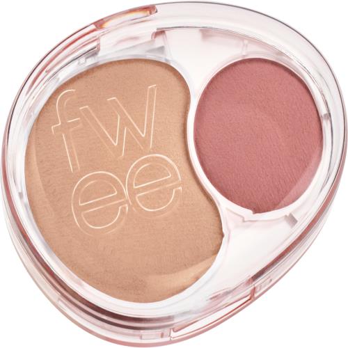 Highlighter in 04 Queen Diamond in 5.9g container on plain white background