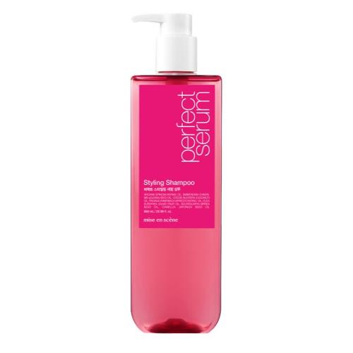 Long-lasting lip gloss in 225 Passi with applicator wand on plain white background