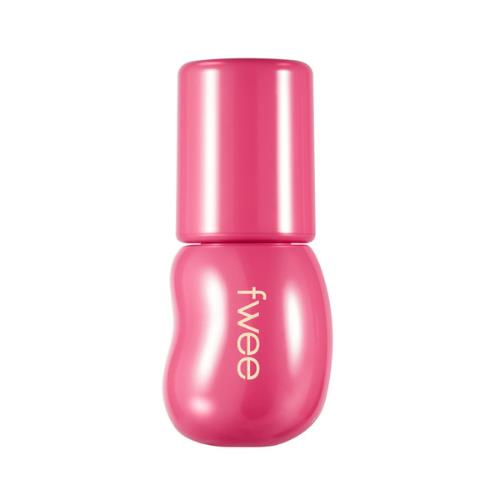 3d lip gloss in 5.6g container with applicator wand on plain white background