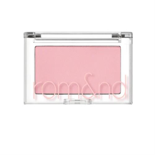 Natural-looking blushes & bronzers in 04 PEAR CHIP in 4g container in compact case on plain white background