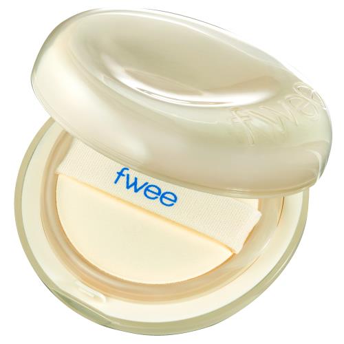 Chic white pump bottle labeled Bean Cream 50ml, featuring a modern design with a glossy finish and minimalist branding.