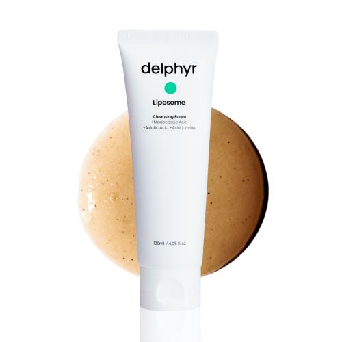 Long-lasting lip gloss in 03 Peach JAM in 4g container with applicator wand on plain white background